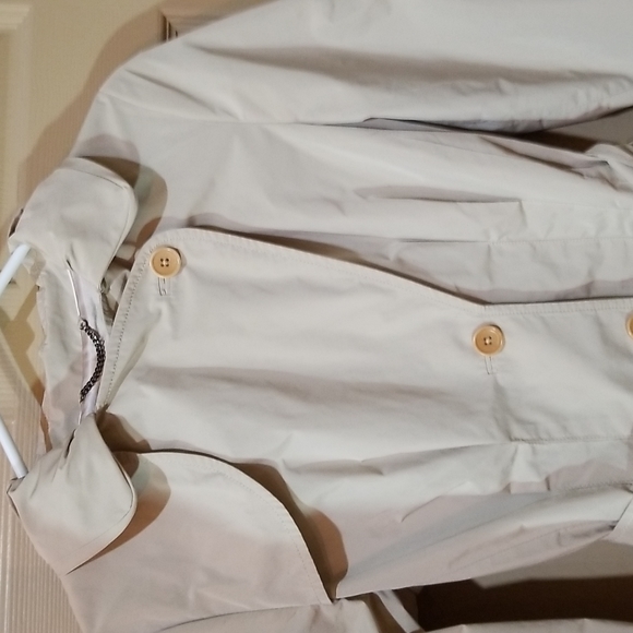 Banana Republic lightweight rain jacket - Picture 5 of 8